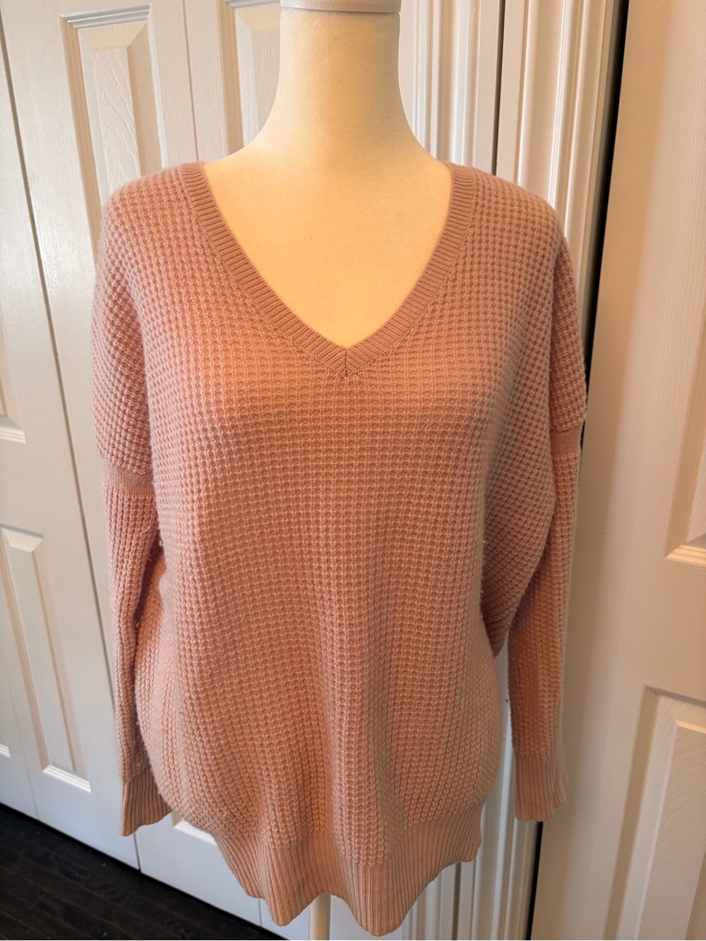 VINCE Women’s V-Neck Waffle Knit Cashmere blend Sweater - Blush Pink Sz M